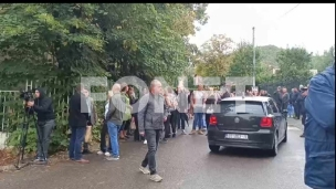 Protest ispred policije